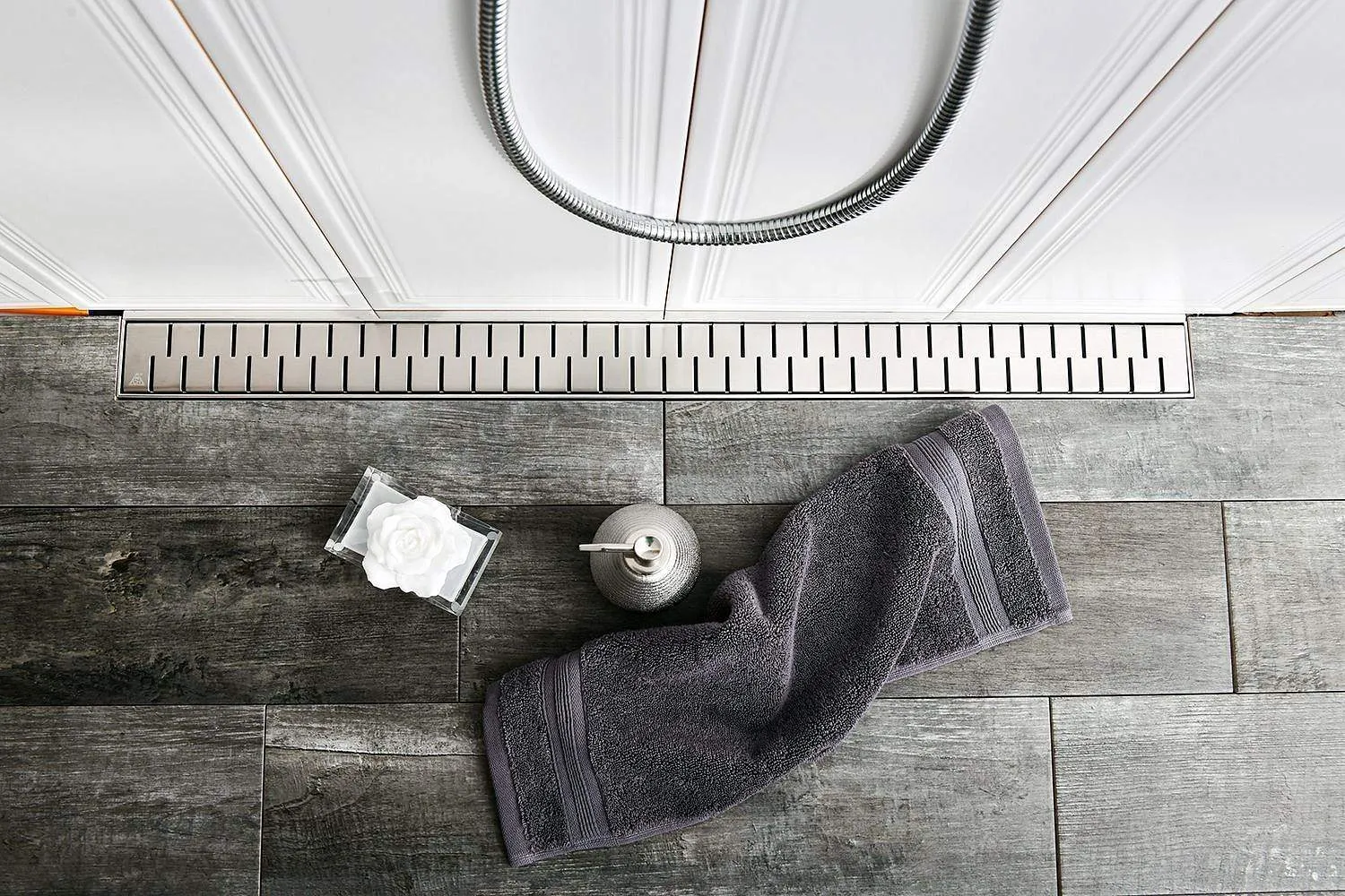 Трап линейный для пола, боковой слив, титан MCH CH650/50MN1TI