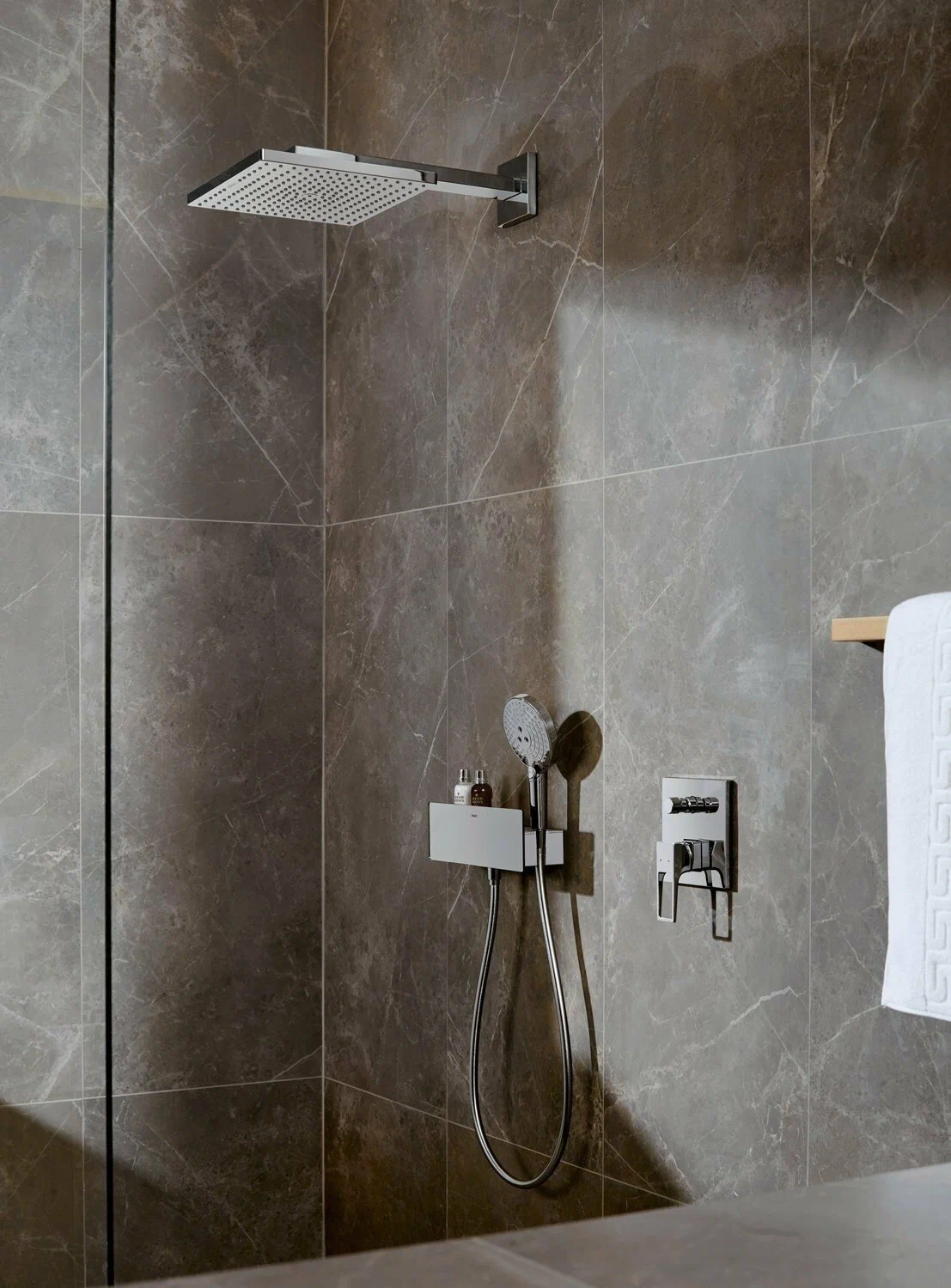 Верхний душ с кронштейном 300, хром Hansgrohe Raindance E 26238000 – магазин сантехники Sanstore Верхний душ с кронштейном 300, хром Hansgrohe Raindance E 26238000