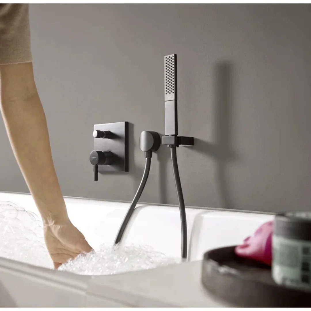 Ручной душ 100, шлиф.черный хром Hansgrohe Rainfinity 26866340